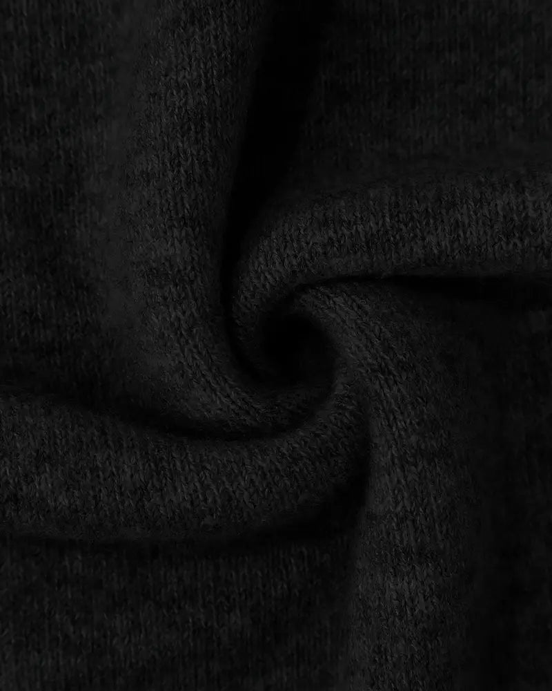 Sweter z Wysokim Kołnierzem w Kontrastowe Wzory