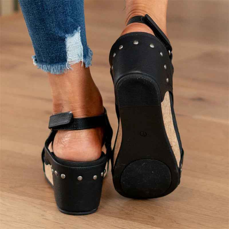 Sandały na platformie z odkrytymi palcami i średnim obcasem dla kobiet