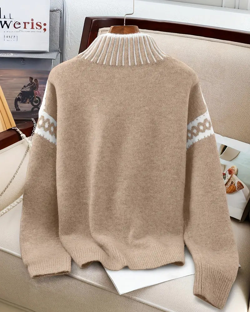 Sweter z Wysokim Kołnierzem w Kontrastowe Wzory