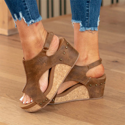 Sandały na platformie z odkrytymi palcami i średnim obcasem dla kobiet