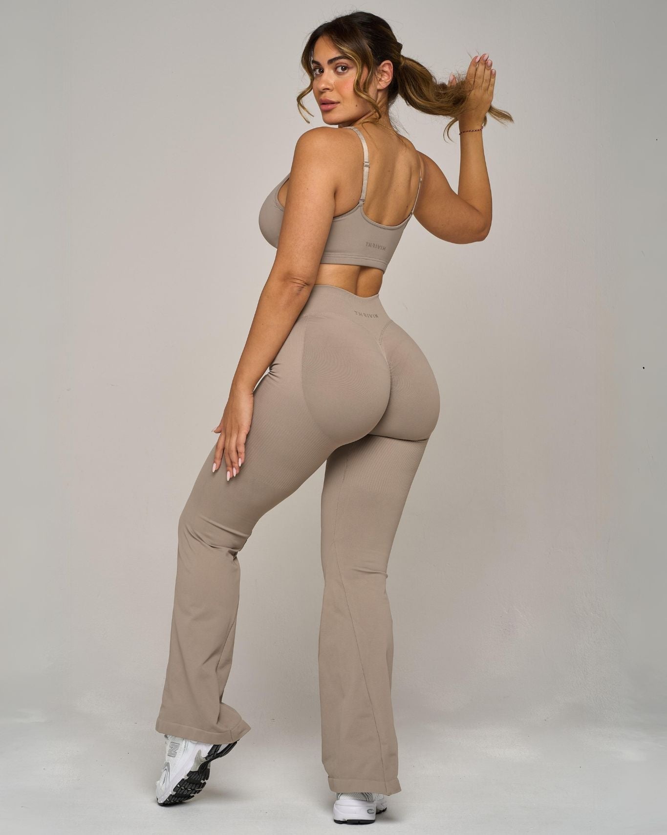 Legginsy Chiara V z rozszerzanymi nogawkami | Latte