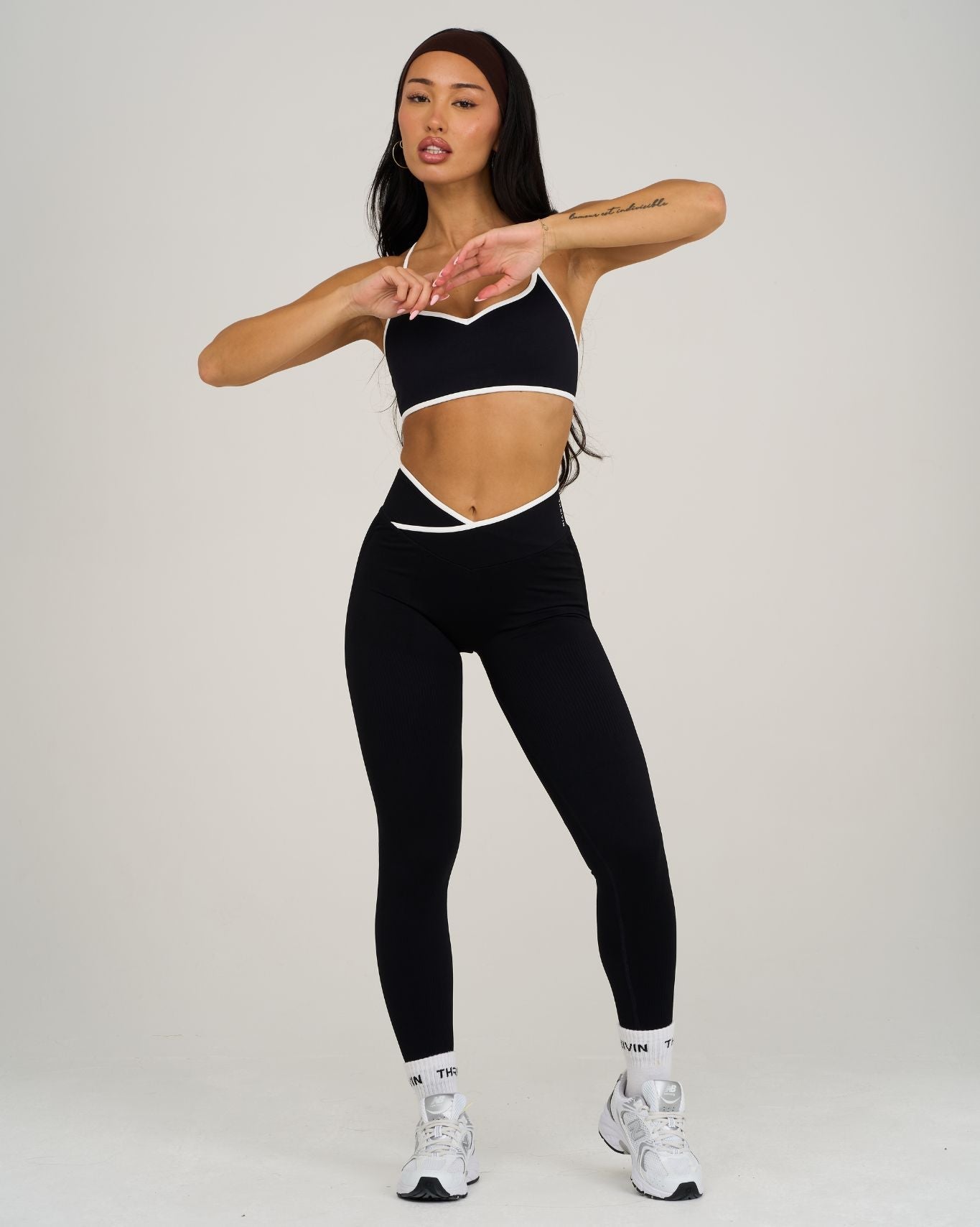 Legginsy Outline V z wysokim stanem | Czerń nocna